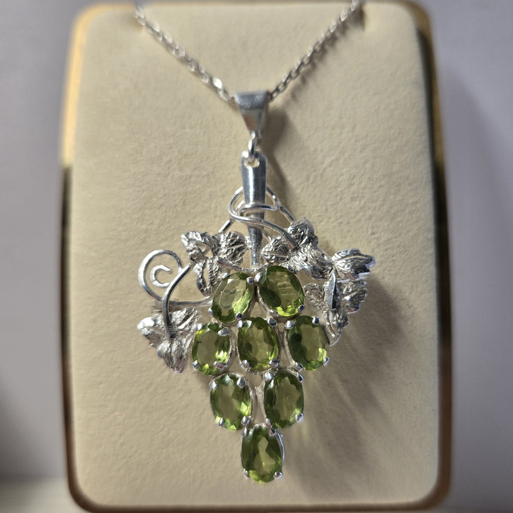 HP0005 Peridot Cluster Pendant 925 Silver Sri Lanka Gem