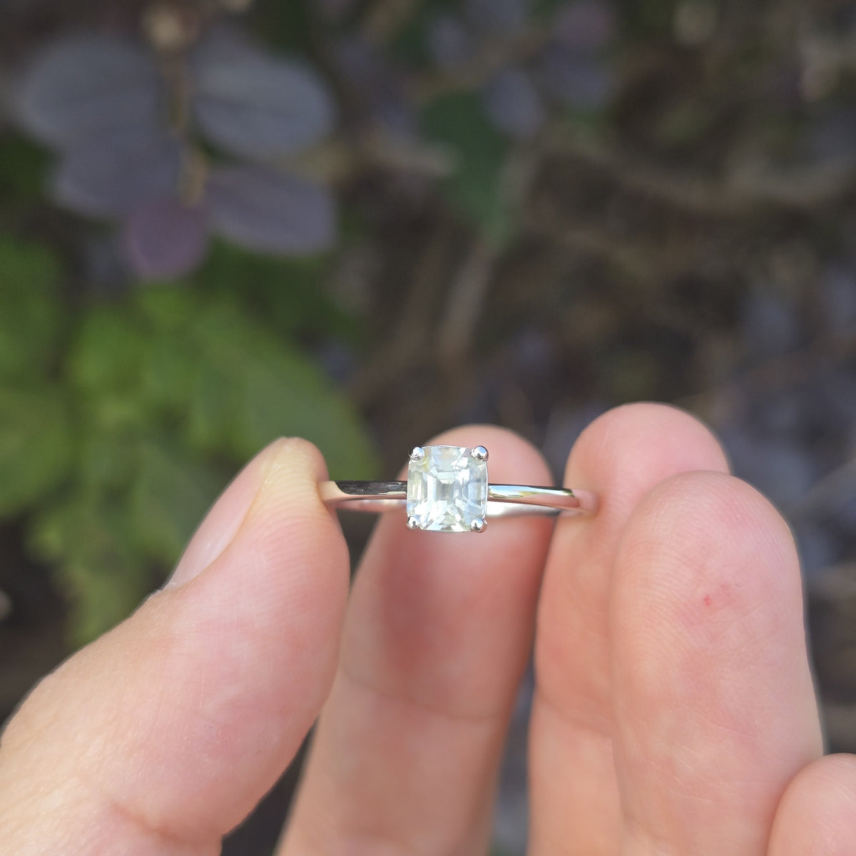 RIP002 0.9ct Natural White Sapphire Ring in Solid Platinum - Size 17