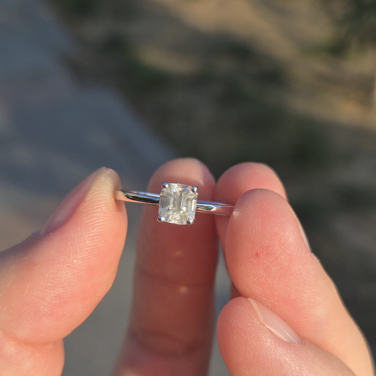 RIP002 0.9ct Natural White Sapphire Ring in Solid Platinum - Size 17