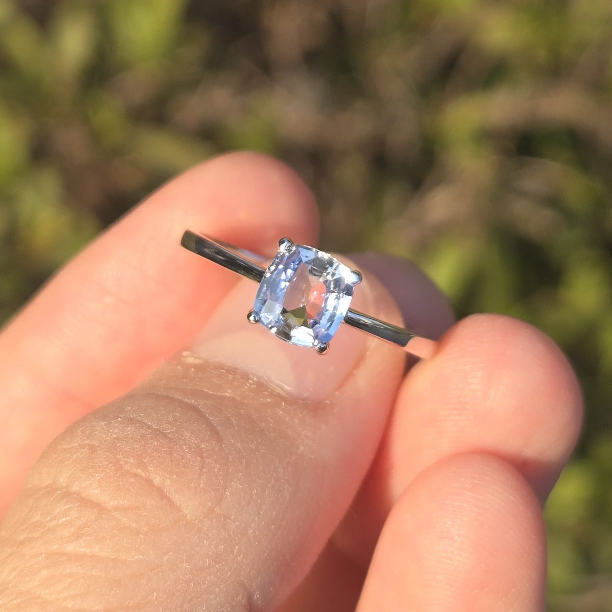 RIP001 1.1ct Colorless Sapphire Platinum Ring - Size 16 (3.07g)
