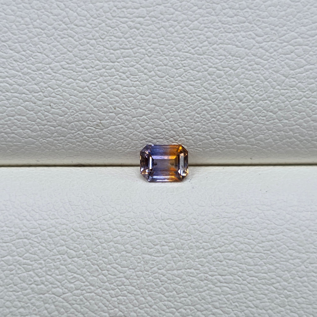 FS2618 0.56 Ct Natural Bi-Color Sapphire, Sri Lanka