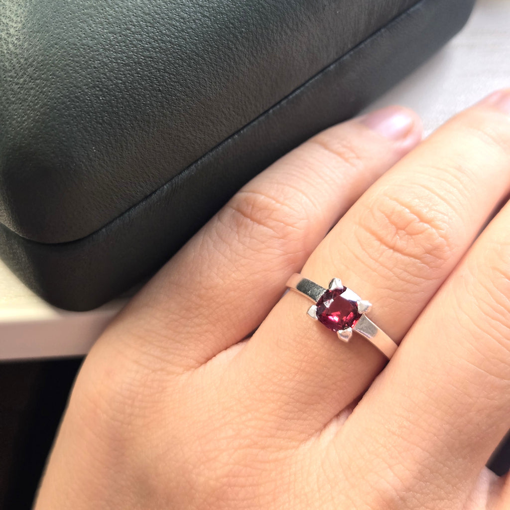 HR0007 Solitaire Red Garnet Ring 925 Silver Sri Lanka Gem