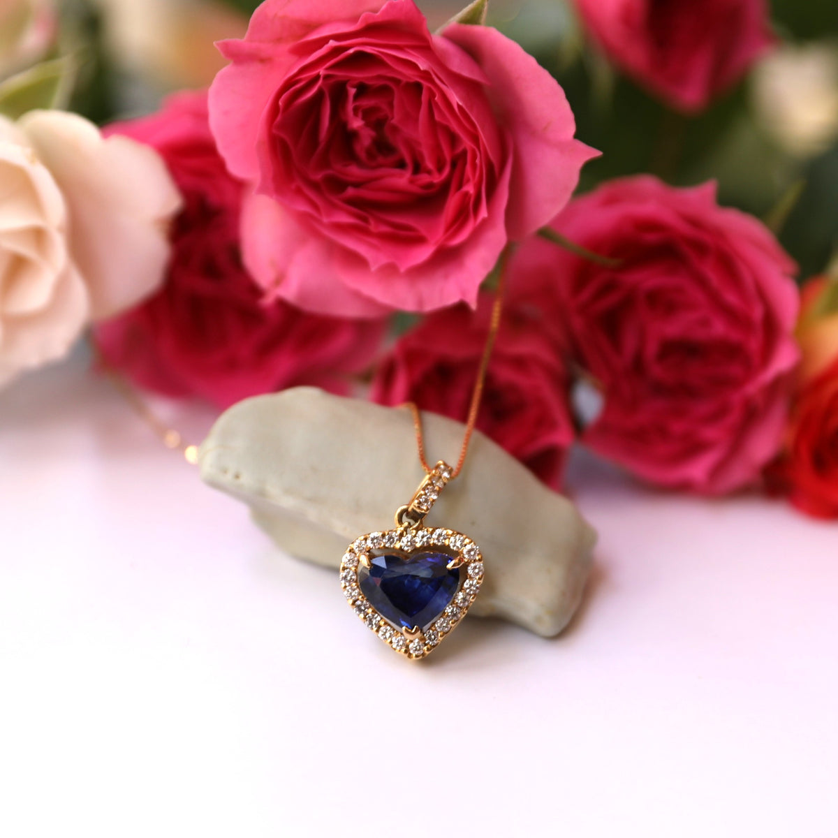 NEG001 3.95ct Heart-Shape Ceylon Sapphire & Diamond 18K Gold Necklace