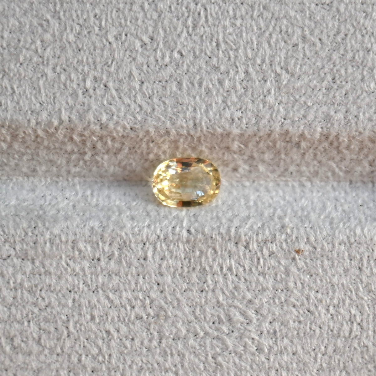 SAY002 1.16ct Golden Yellow Sapphire Oval - Sri Lanka