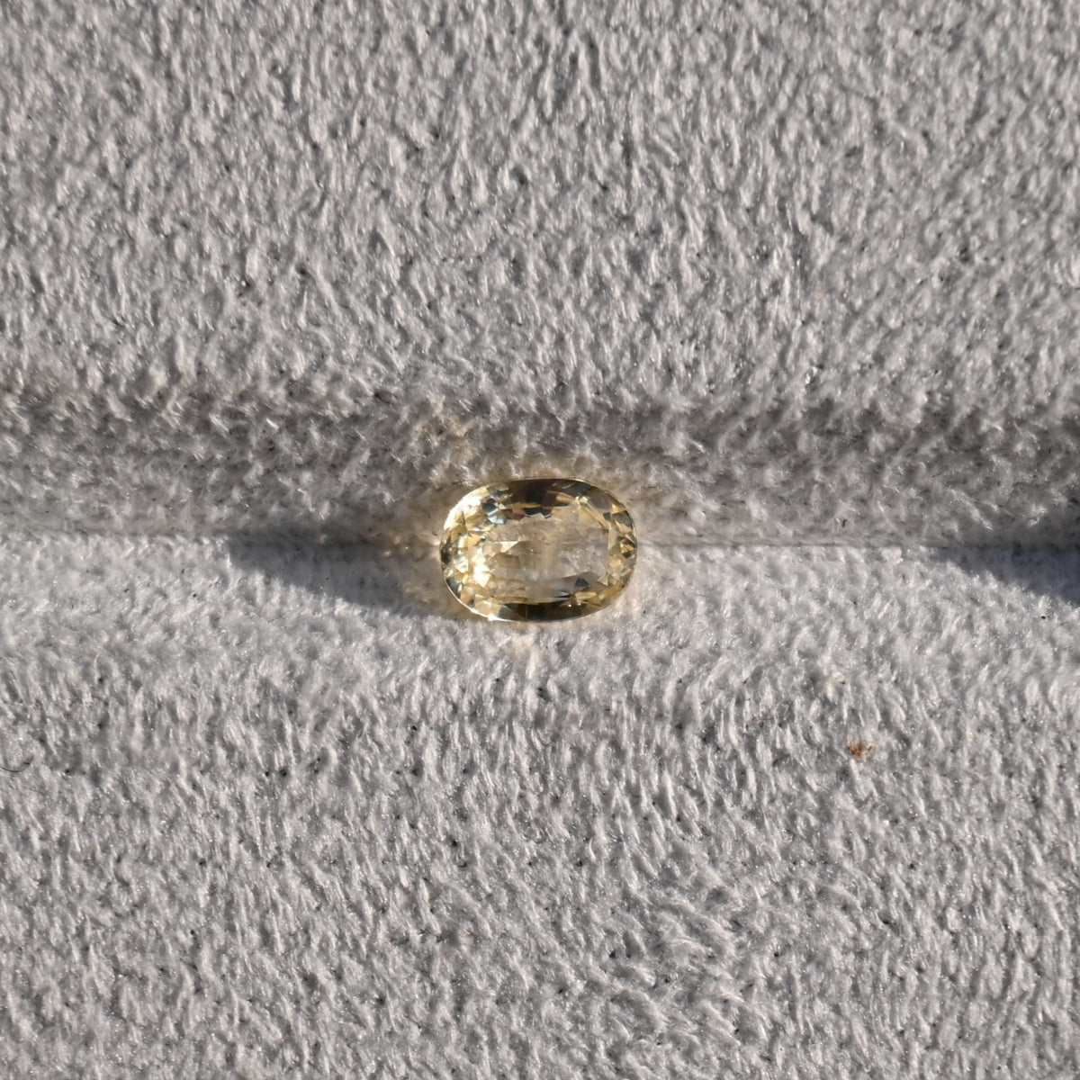 SAY002 1.16ct Golden Yellow Sapphire Oval - Sri Lanka