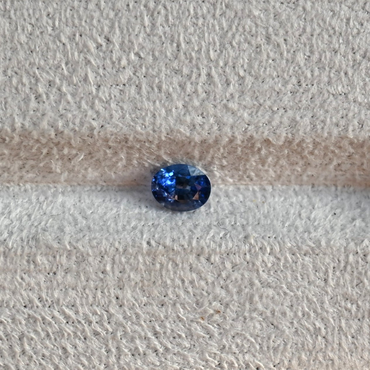 SA0012 0.75ct Ocean Blue Sapphire Oval - Sri Lanka