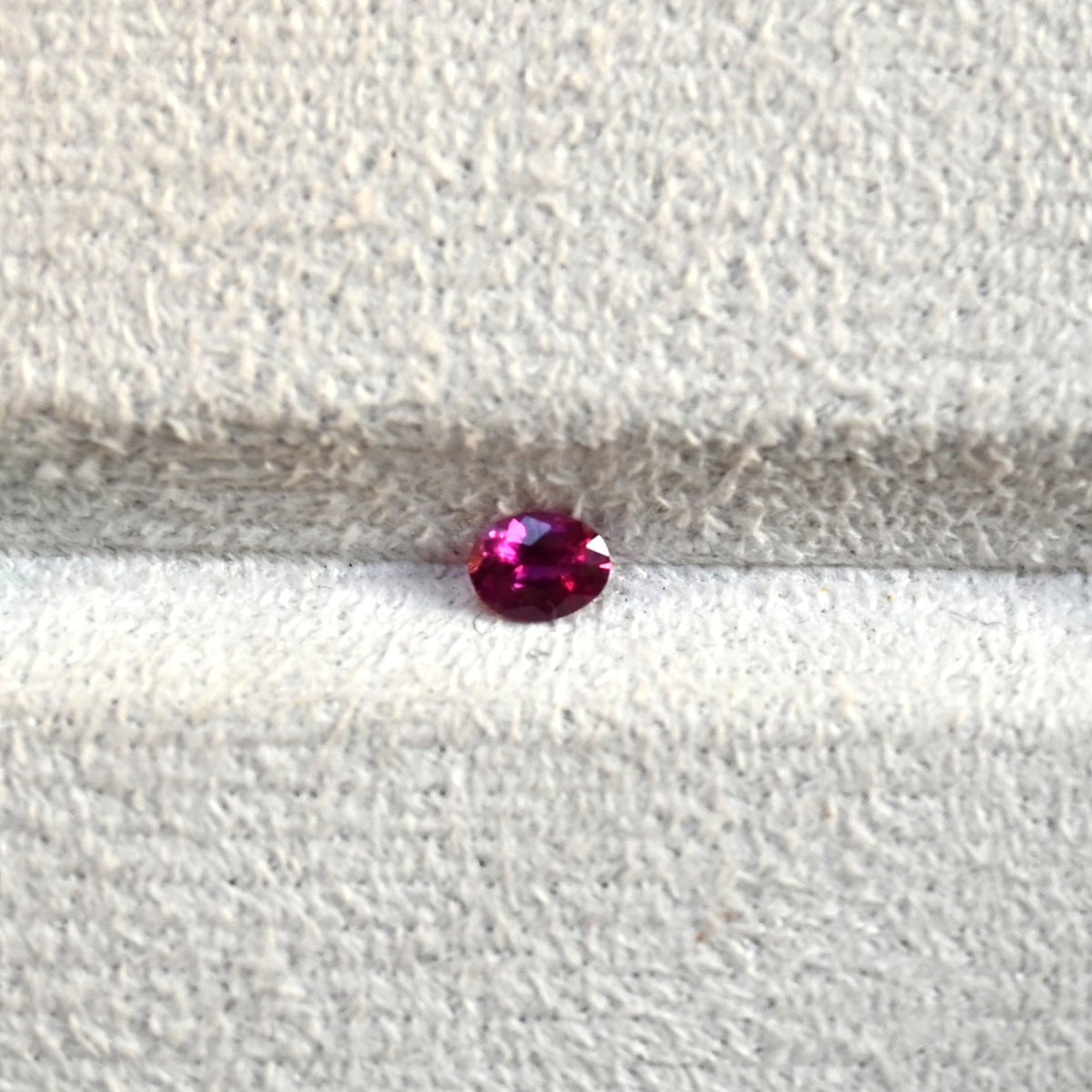 RU0002 0.42ct Vivid Red Ruby Oval - Precision Faceted