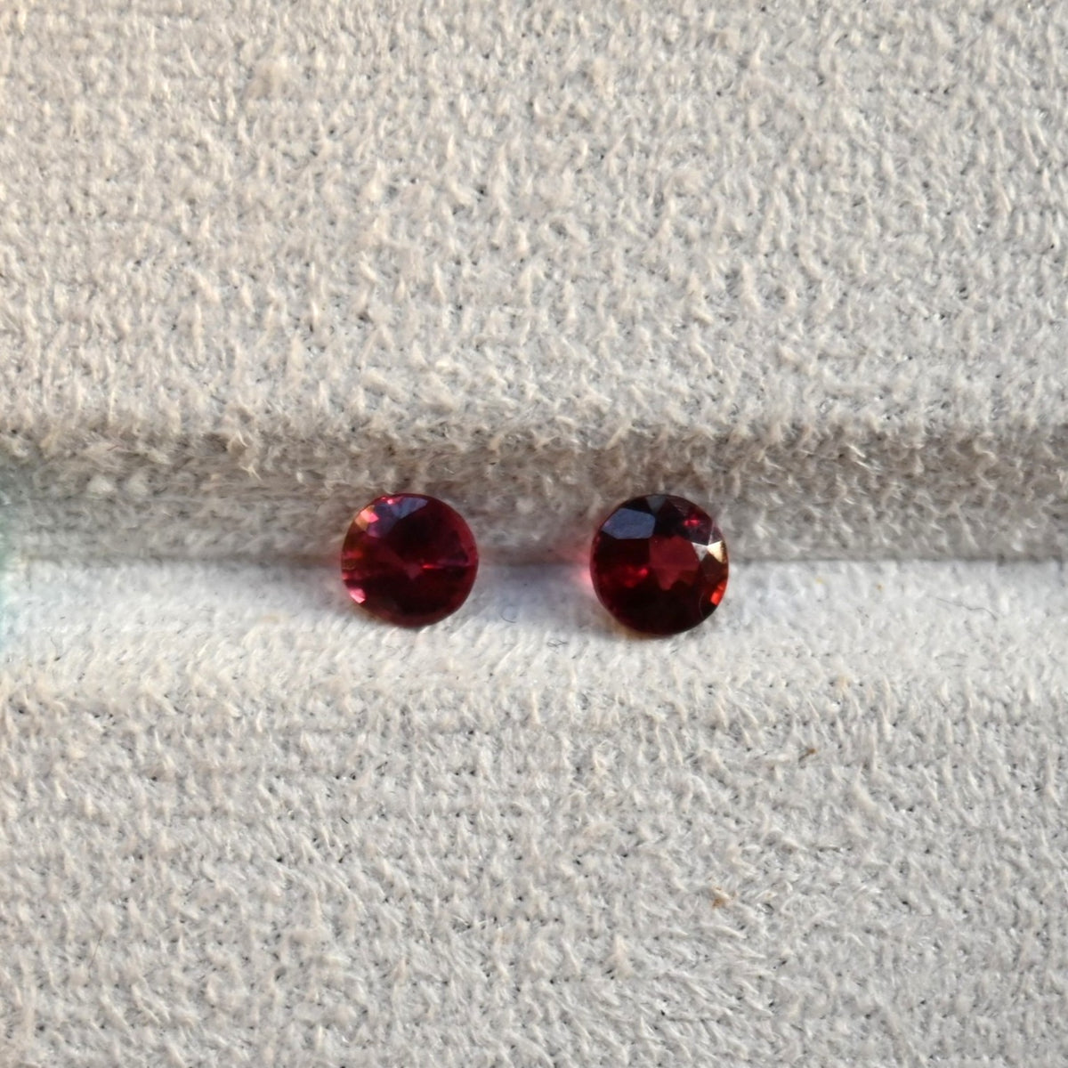 GAL001 1.64ct Red Garnet Earring Duo - Deep Crimson Round Pair