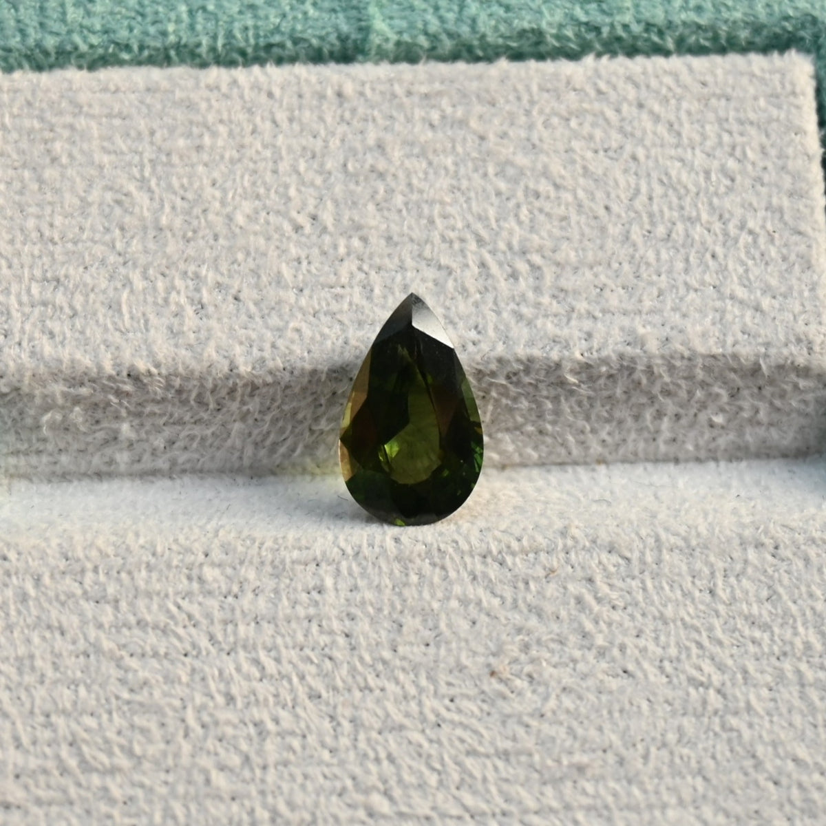 ZI0002 4.24ct Natural Sri Lankan Green Teardrop Zircon Loose Gemstone