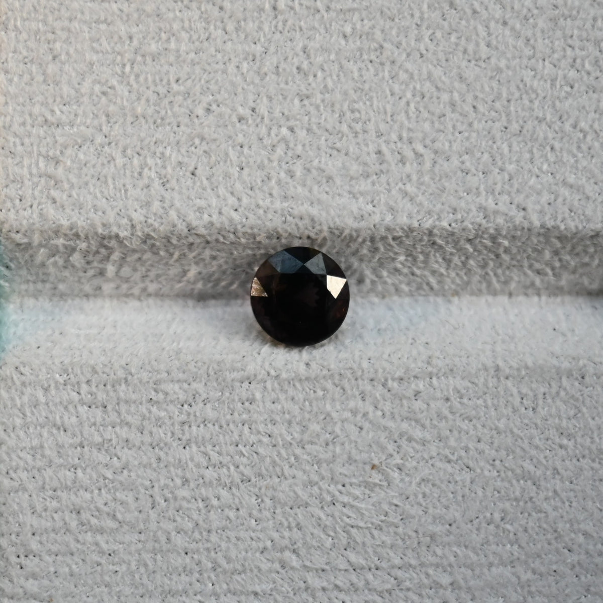 SP0001 2.47ct Dark Grape Spinel - Round Brilliant Brilliance
