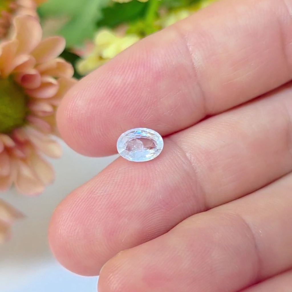 FS2609 1.10 Ct Natural White Sapphire, Oval, Sri Lanka