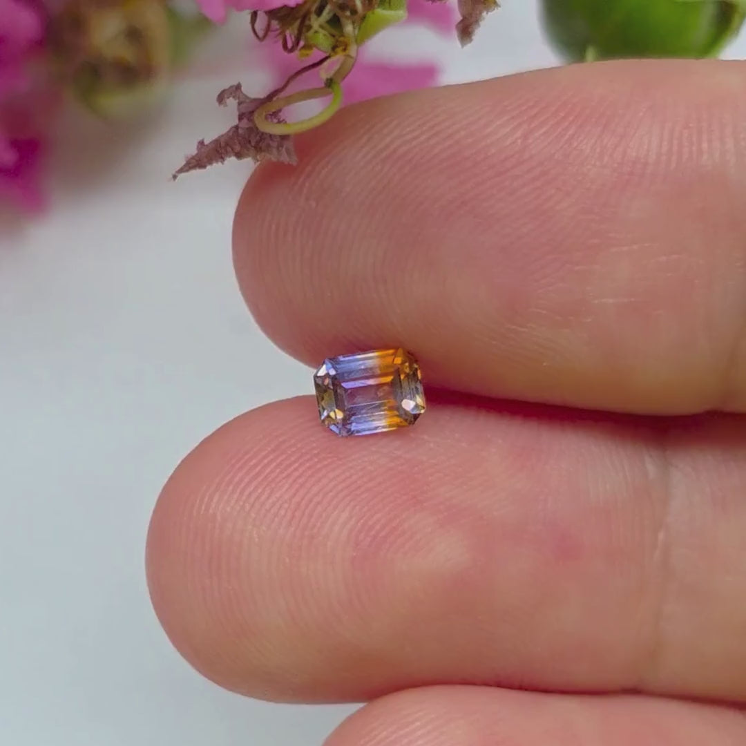 FS2618 0.56 Ct Natural Bi-Color Sapphire, Sri Lanka