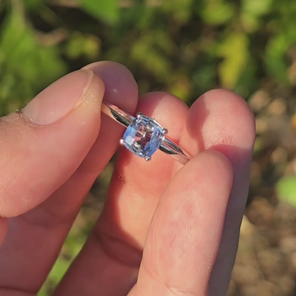 RIP001 1.1ct Colorless Sapphire Platinum Ring - Size 16 (3.07g)