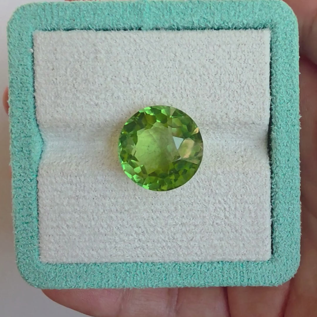 ZI0001 19.0ct Giant Natural White Zircon - Diamond-Like Fire