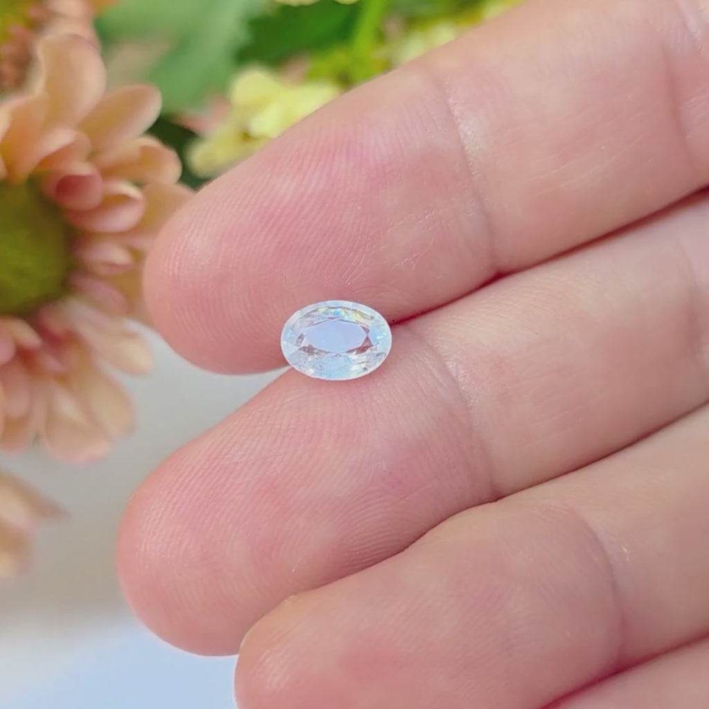 FS2609 1.10 Ct Natural White Sapphire, Oval, Sri Lanka