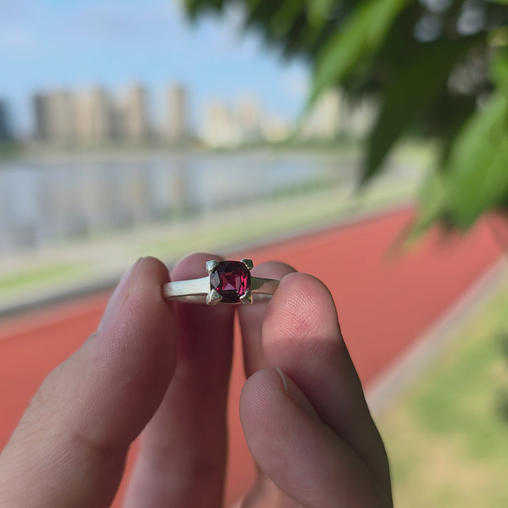 HR0007 Solitaire Red Garnet Ring 925 Silver Sri Lanka Gem