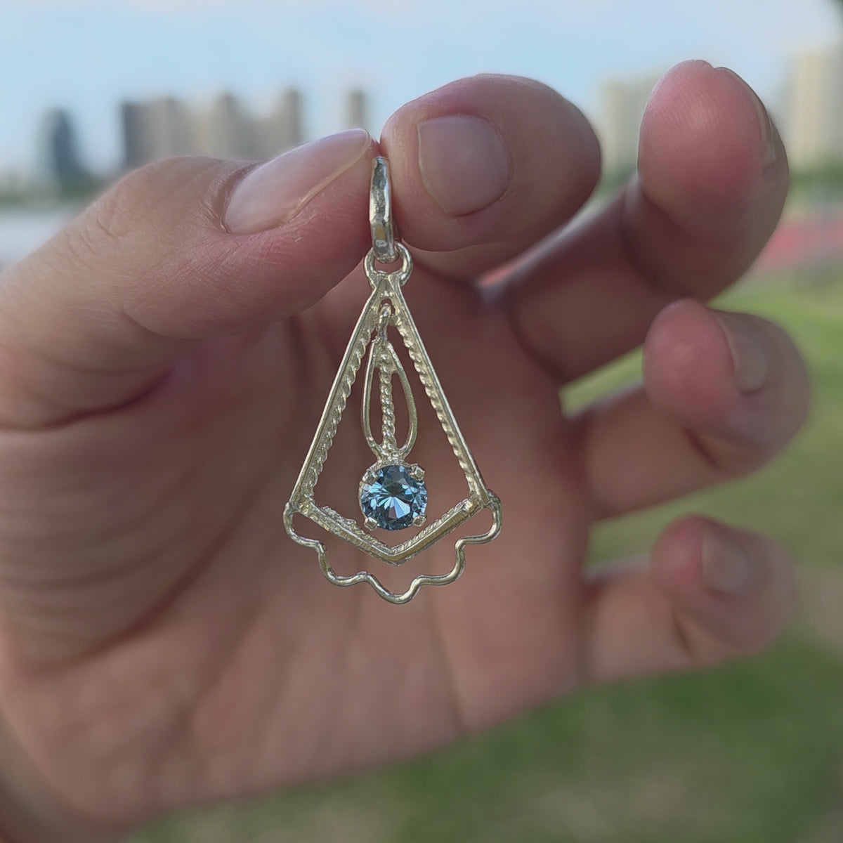 HP0001 Kinetic Blue Topaz Pendant 925 Silver Sri Lanka Gem