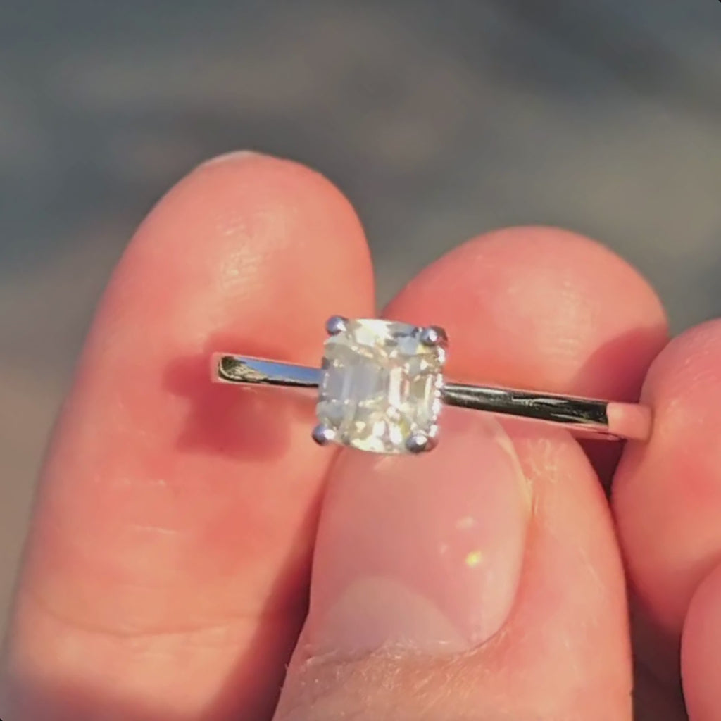 RIP002 0.9ct Natural White Sapphire Ring in Solid Platinum - Size 17